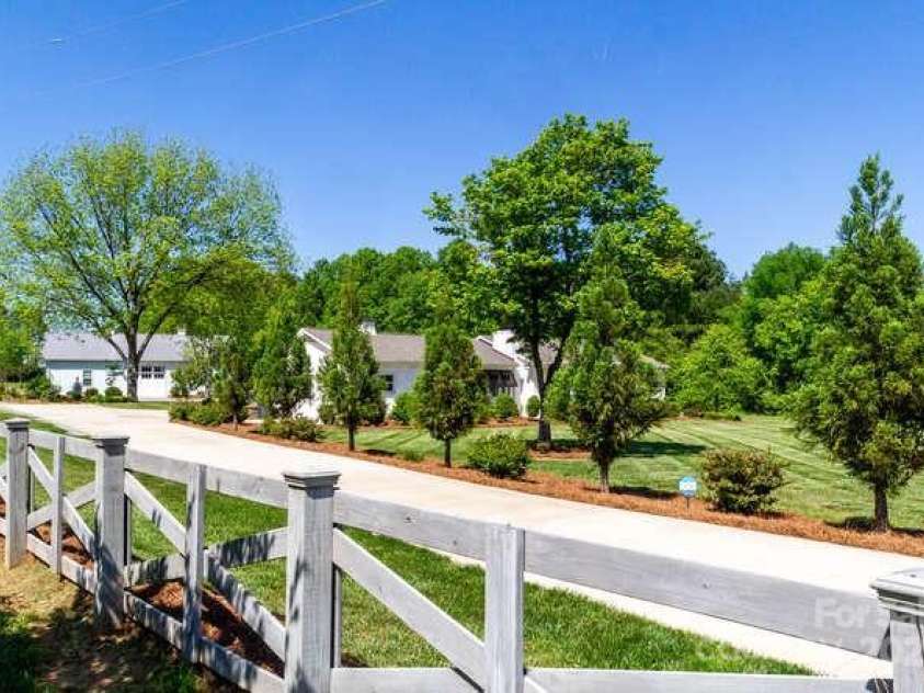 796 Cornelius Road, Mooresville, NC 28117.  MLS# CAR4192360, YatesRealty ID 18868. 