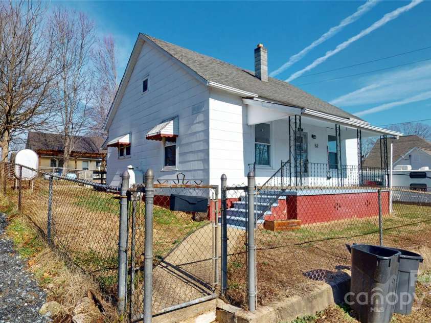 52 6th C Street, Marion, NC 28752.  MLS# CAR4222041, YatesRealty ID 18869. 