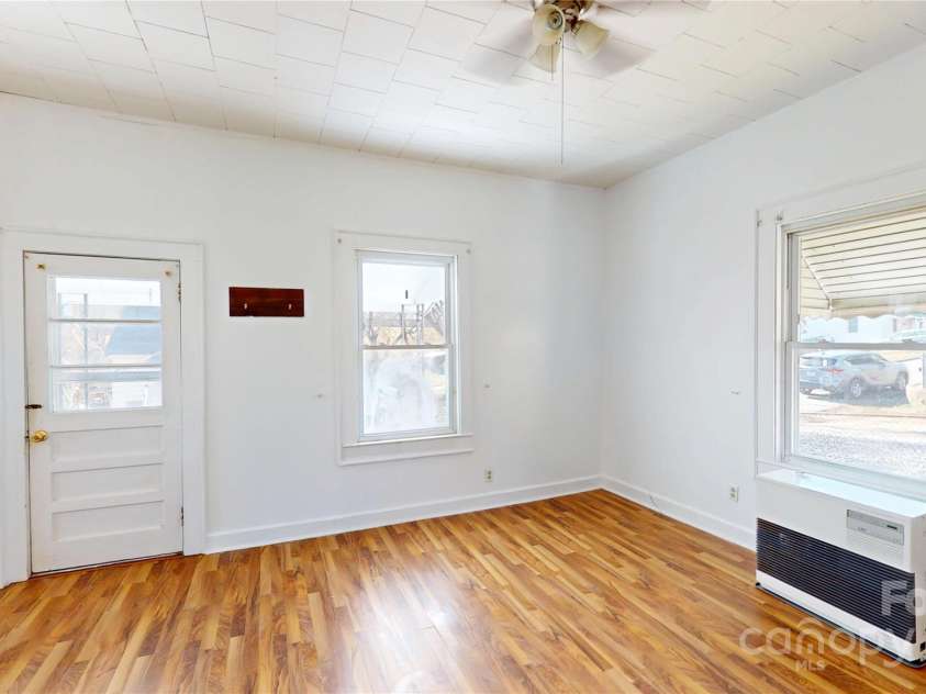 52 6th C Street, Marion, NC 28752.  MLS# CAR4222041, YatesRealty ID 18869. 