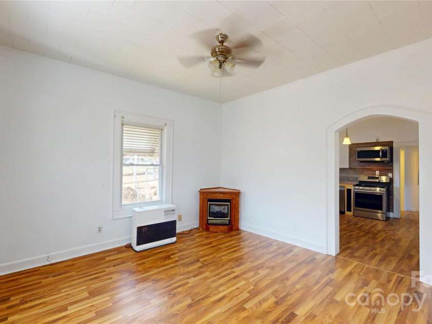 52 6th C Street, Marion, NC 28752.  MLS# CAR4222041, YatesRealty ID 18869. 