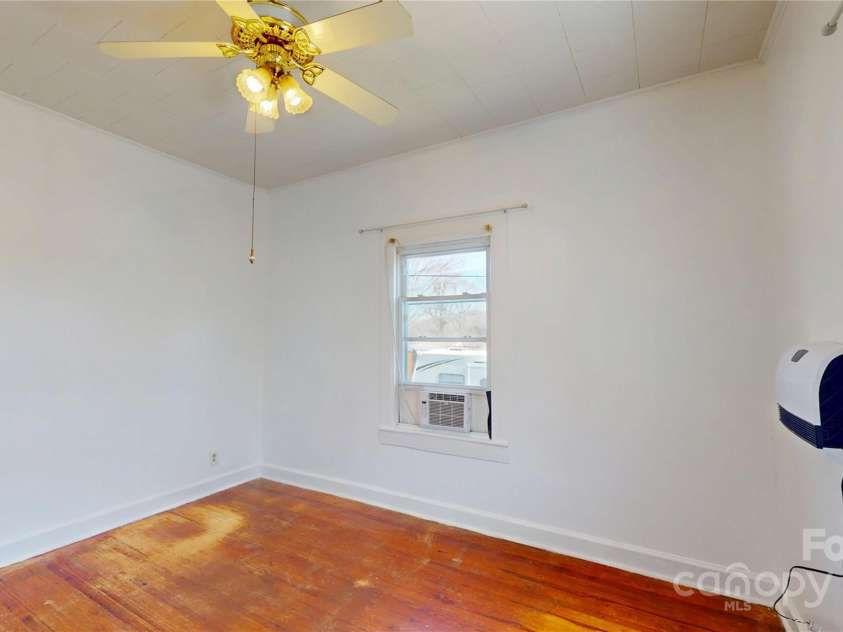 52 6th C Street, Marion, NC 28752.  MLS# CAR4222041, YatesRealty ID 18869. 