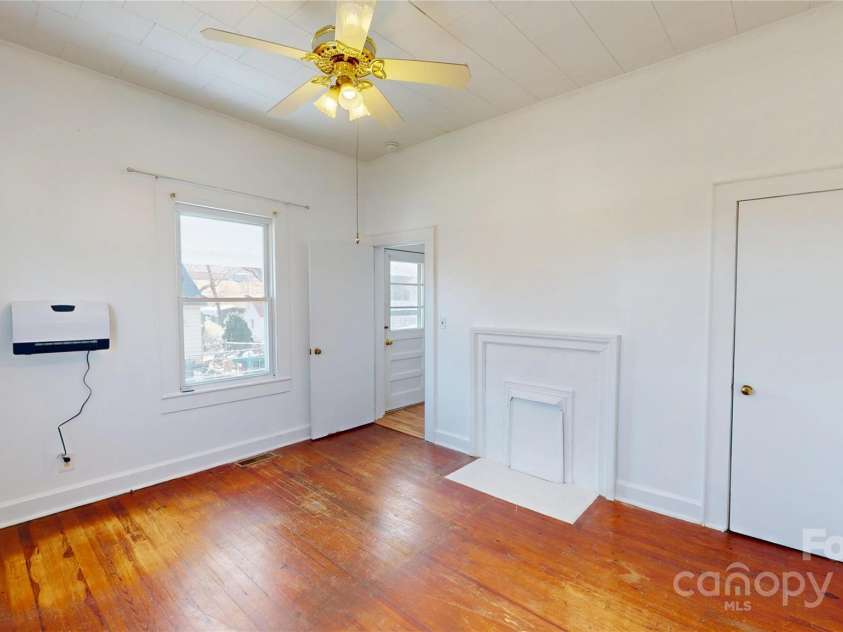 52 6th C Street, Marion, NC 28752.  MLS# CAR4222041, YatesRealty ID 18869. 