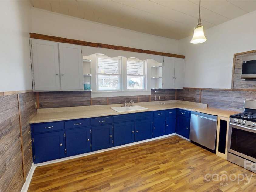 52 6th C Street, Marion, NC 28752.  MLS# CAR4222041, YatesRealty ID 18869. 