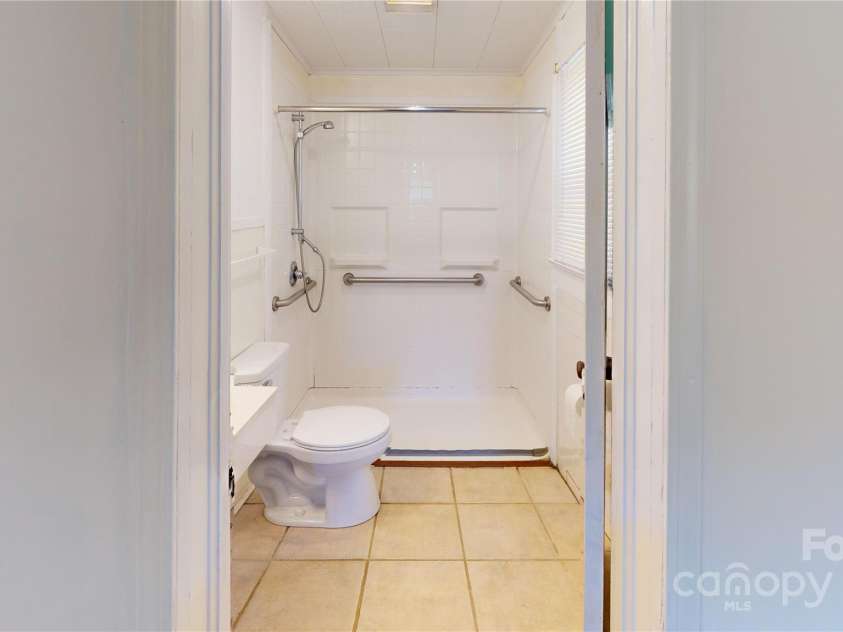 52 6th C Street, Marion, NC 28752.  MLS# CAR4222041, YatesRealty ID 18869. 