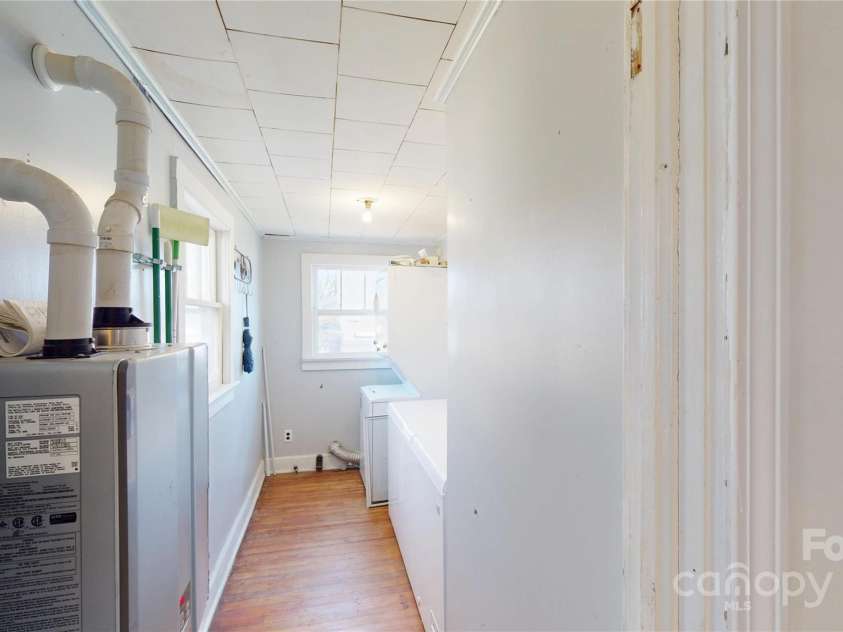 52 6th C Street, Marion, NC 28752.  MLS# CAR4222041, YatesRealty ID 18869. 