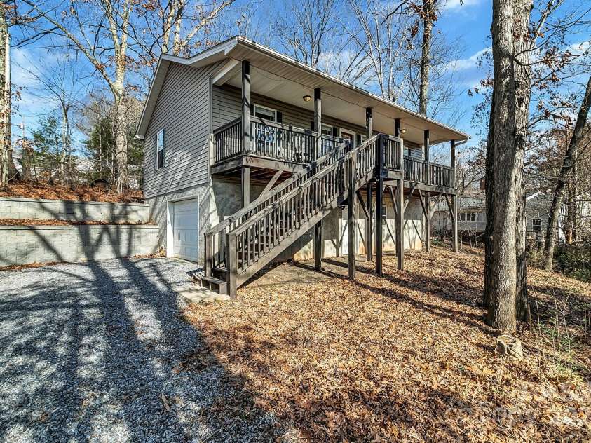 10 Harrisland Drive, Asheville, NC 28806.  MLS# CAR4316765, YatesRealty ID 1887. 