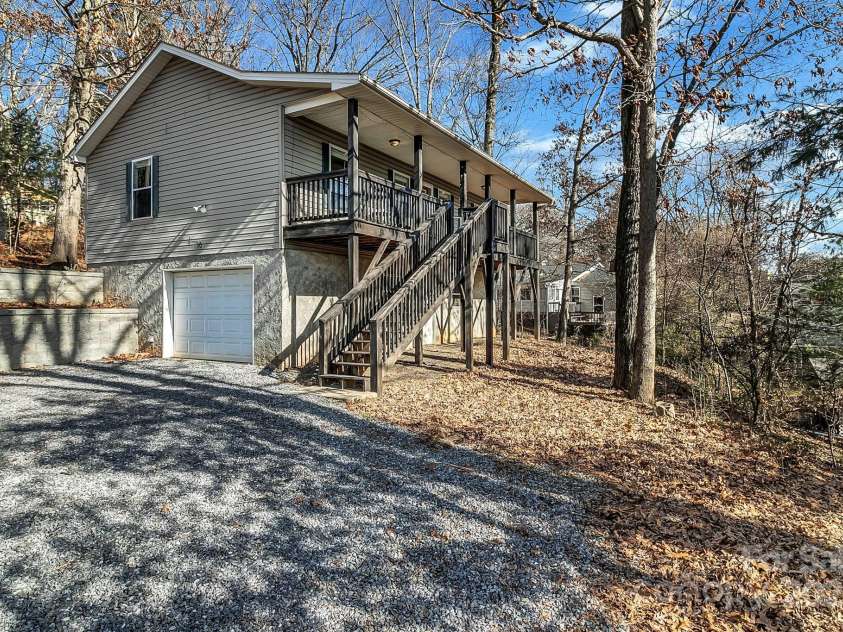 10 Harrisland Drive, Asheville, NC 28806.  MLS# CAR4316765, YatesRealty ID 1887. 