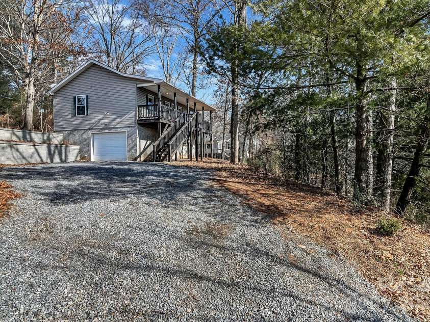 10 Harrisland Drive, Asheville, NC 28806.  MLS# CAR4316765, YatesRealty ID 1887. 