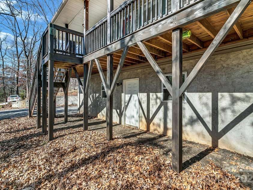 10 Harrisland Drive, Asheville, NC 28806.  MLS# CAR4316765, YatesRealty ID 1887. 