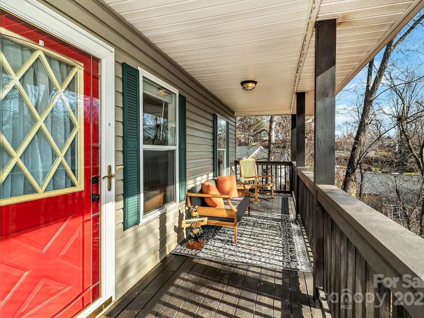 10 Harrisland Drive, Asheville, NC 28806.  MLS# CAR4316765, YatesRealty ID 1887. 