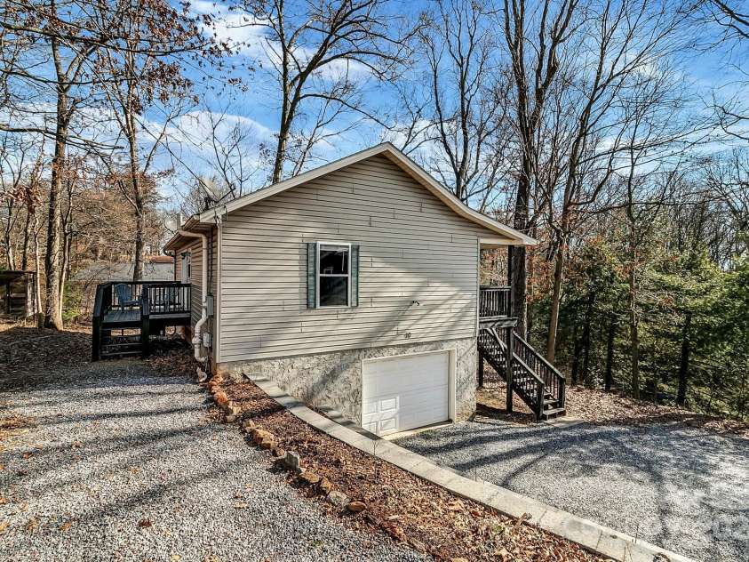 10 Harrisland Drive, Asheville, NC 28806.  MLS# CAR4316765, YatesRealty ID 1887. 