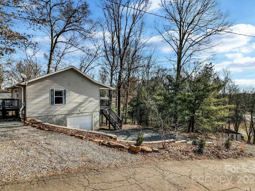 10 Harrisland Drive, Asheville, NC 28806.  MLS# CAR4316765, YatesRealty ID 1887. 