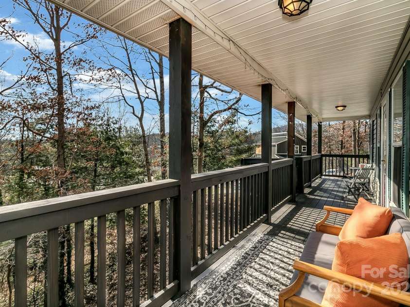 10 Harrisland Drive, Asheville, NC 28806.  MLS# CAR4316765, YatesRealty ID 1887. 