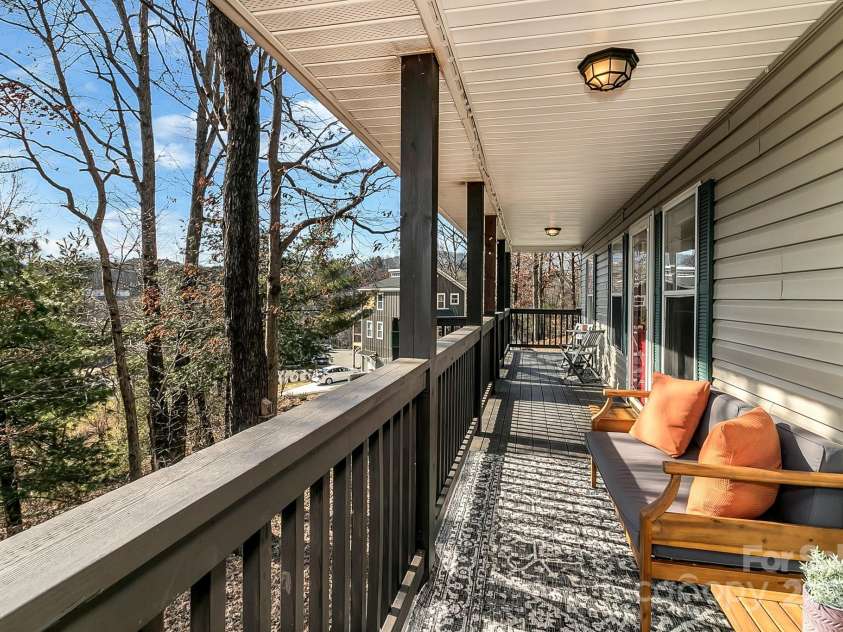 10 Harrisland Drive, Asheville, NC 28806.  MLS# CAR4316765, YatesRealty ID 1887. 