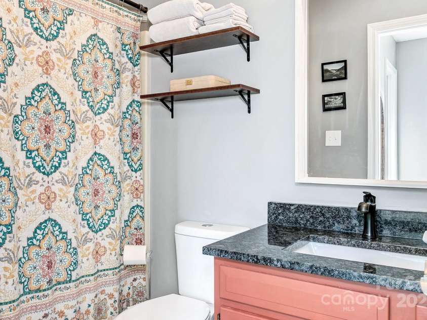 10 Harrisland Drive, Asheville, NC 28806.  MLS# CAR4316765, YatesRealty ID 1887. 