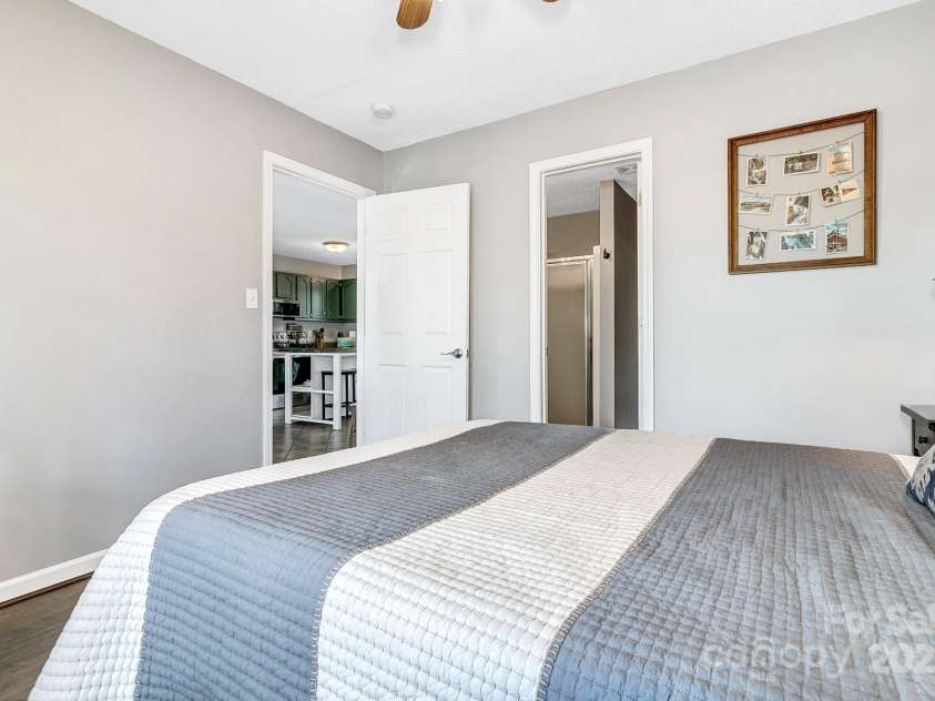 10 Harrisland Drive, Asheville, NC 28806.  MLS# CAR4316765, YatesRealty ID 1887. 