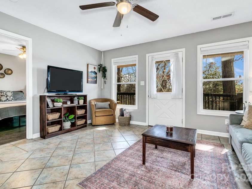 10 Harrisland Drive, Asheville, NC 28806.  MLS# CAR4316765, YatesRealty ID 1887. 