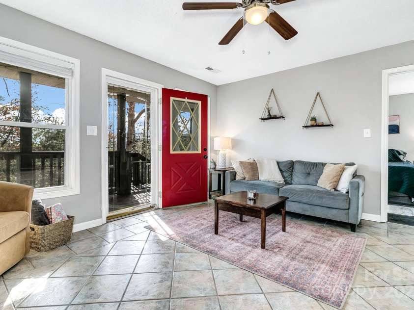 10 Harrisland Drive, Asheville, NC 28806.  MLS# CAR4316765, YatesRealty ID 1887. 