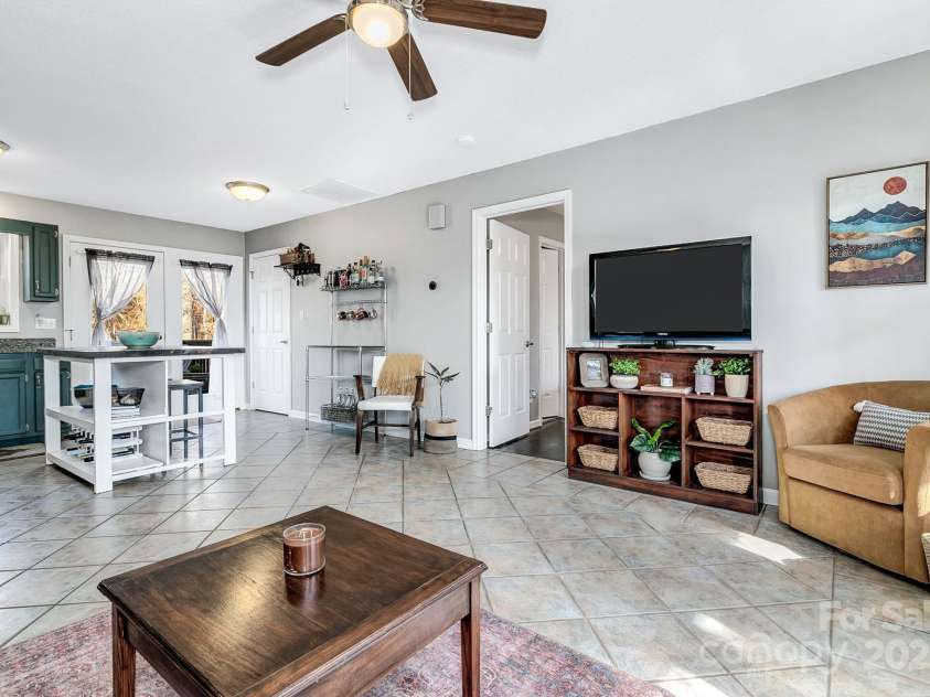 10 Harrisland Drive, Asheville, NC 28806.  MLS# CAR4316765, YatesRealty ID 1887. 