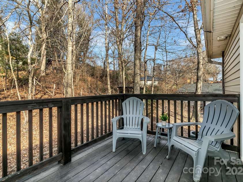 10 Harrisland Drive, Asheville, NC 28806.  MLS# CAR4316765, YatesRealty ID 1887. 