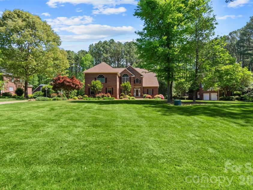 226 Glenview Drive, Salisbury, NC 28147.  MLS# CAR4372164, YatesRealty ID 18870. 