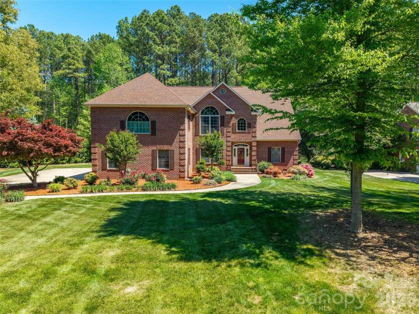 226 Glenview Drive, Salisbury, NC 28147.  MLS# CAR4372164, YatesRealty ID 18870. 
