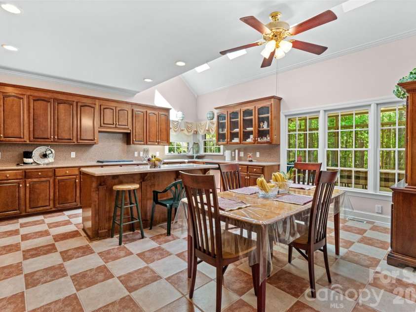 226 Glenview Drive, Salisbury, NC 28147.  MLS# CAR4372164, YatesRealty ID 18870. 
