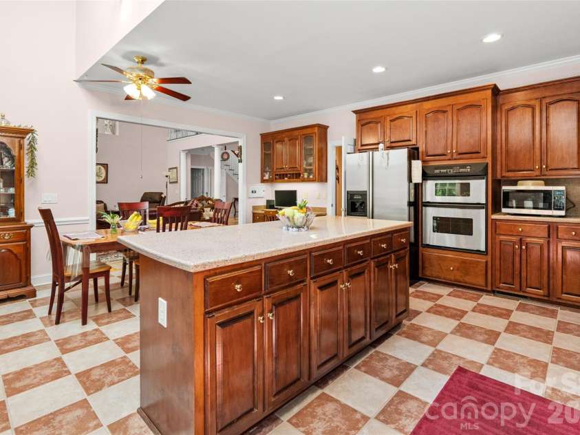 226 Glenview Drive, Salisbury, NC 28147.  MLS# CAR4372164, YatesRealty ID 18870. 