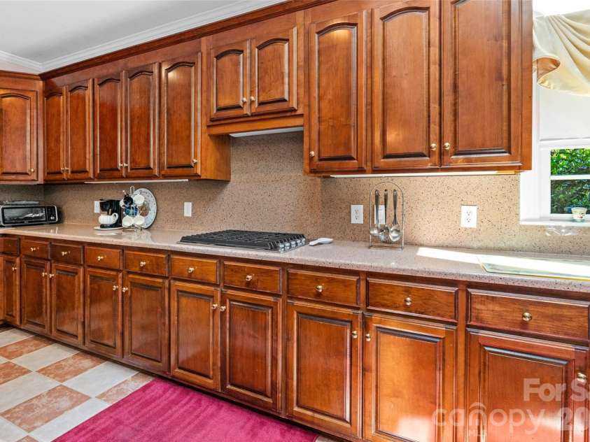 226 Glenview Drive, Salisbury, NC 28147.  MLS# CAR4372164, YatesRealty ID 18870. 