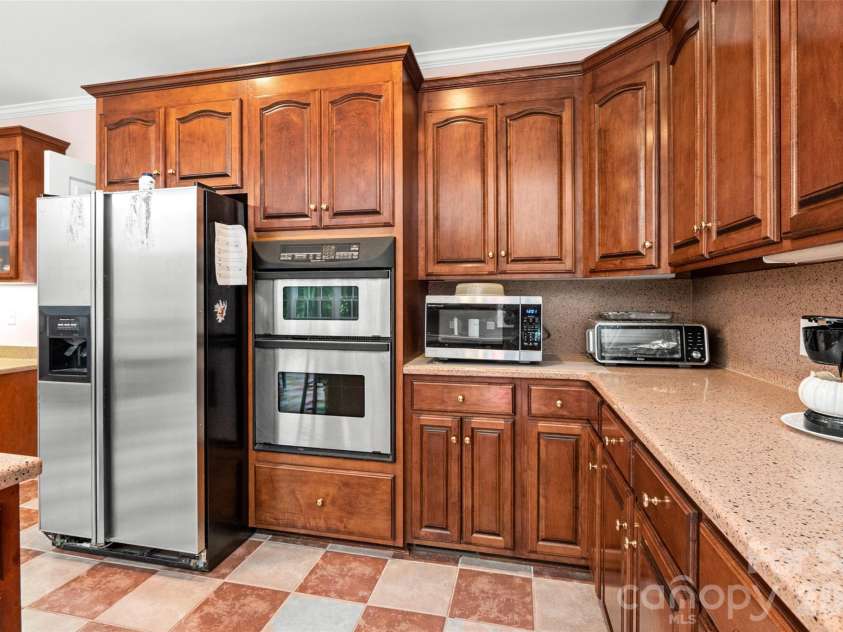 226 Glenview Drive, Salisbury, NC 28147.  MLS# CAR4372164, YatesRealty ID 18870. 