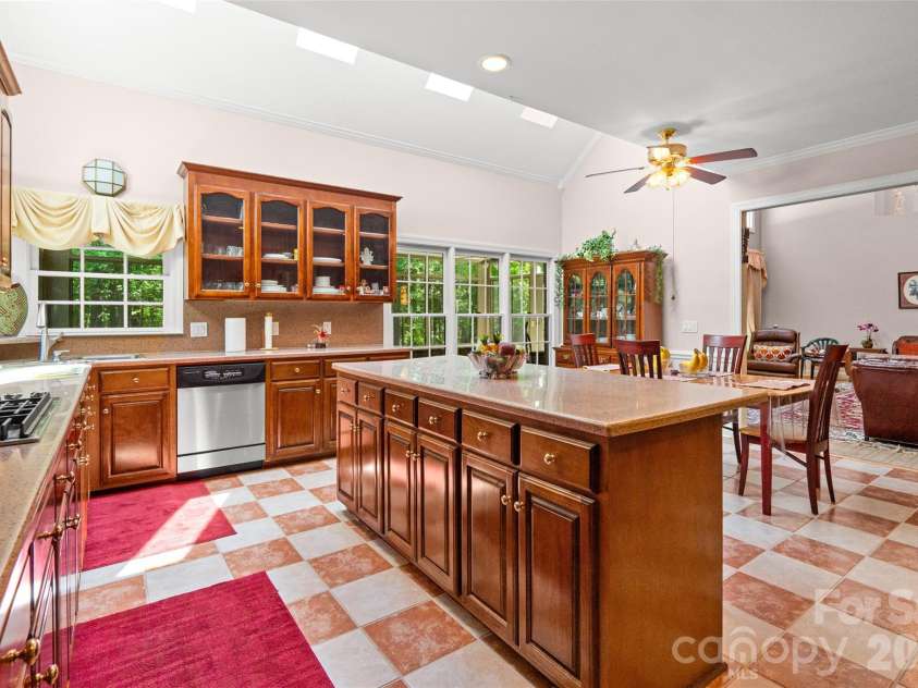 226 Glenview Drive, Salisbury, NC 28147.  MLS# CAR4372164, YatesRealty ID 18870. 