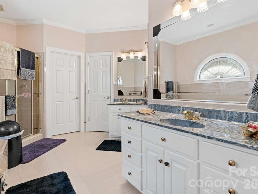 226 Glenview Drive, Salisbury, NC 28147.  MLS# CAR4372164, YatesRealty ID 18870. 