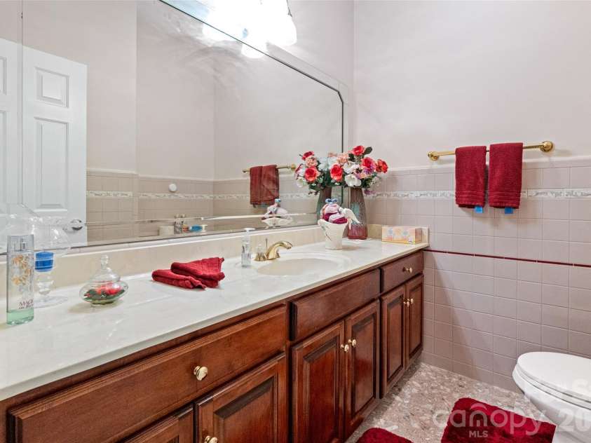 226 Glenview Drive, Salisbury, NC 28147.  MLS# CAR4372164, YatesRealty ID 18870. 
