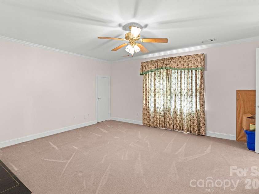 226 Glenview Drive, Salisbury, NC 28147.  MLS# CAR4372164, YatesRealty ID 18870. 