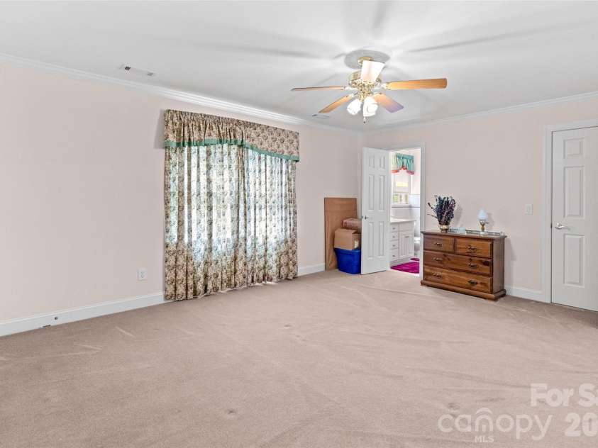 226 Glenview Drive, Salisbury, NC 28147.  MLS# CAR4372164, YatesRealty ID 18870. 