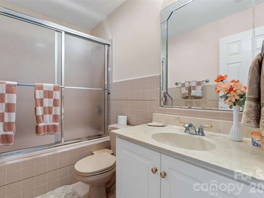 226 Glenview Drive, Salisbury, NC 28147.  MLS# CAR4372164, YatesRealty ID 18870. 