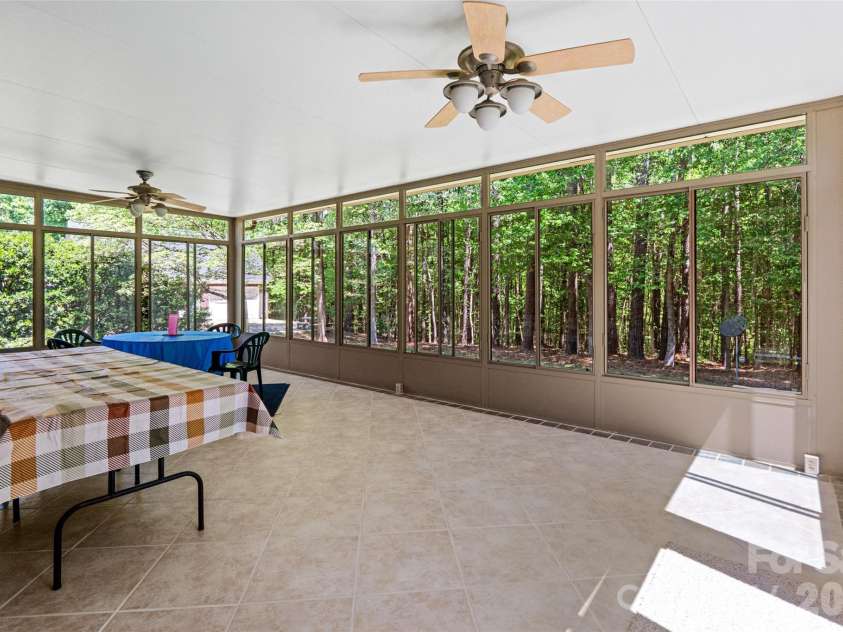 226 Glenview Drive, Salisbury, NC 28147.  MLS# CAR4372164, YatesRealty ID 18870. 