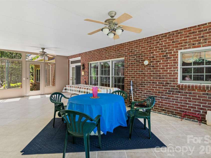 226 Glenview Drive, Salisbury, NC 28147.  MLS# CAR4372164, YatesRealty ID 18870. 