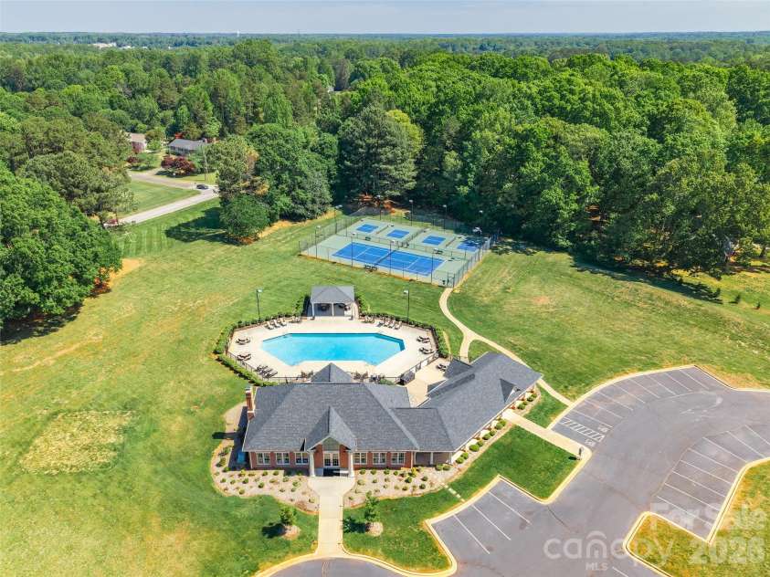 226 Glenview Drive, Salisbury, NC 28147.  MLS# CAR4372164, YatesRealty ID 18870. 