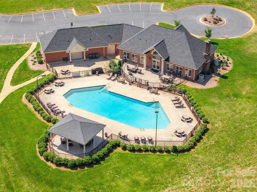 226 Glenview Drive, Salisbury, NC 28147.  MLS# CAR4372164, YatesRealty ID 18870. 