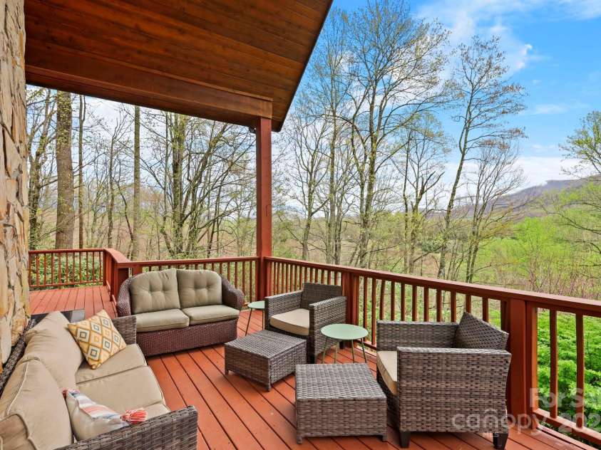 40 Ollis Ridge Lane, Elk Park, NC 28622.  MLS# CAR4268982, YatesRealty ID 18870. 