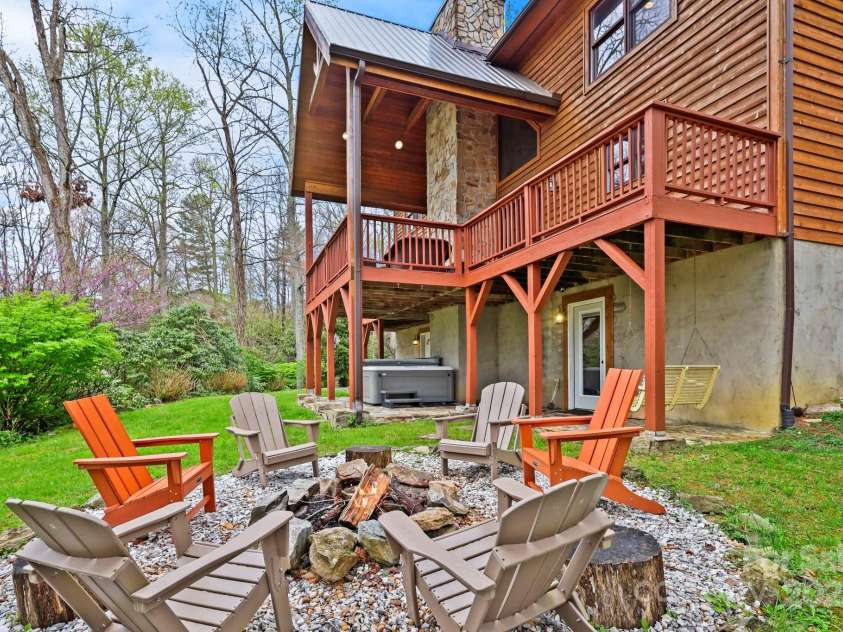 40 Ollis Ridge Lane, Elk Park, NC 28622.  MLS# CAR4268982, YatesRealty ID 18870. 