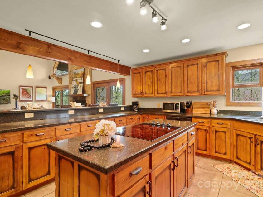 40 Ollis Ridge Lane, Elk Park, NC 28622.  MLS# CAR4268982, YatesRealty ID 18870. 