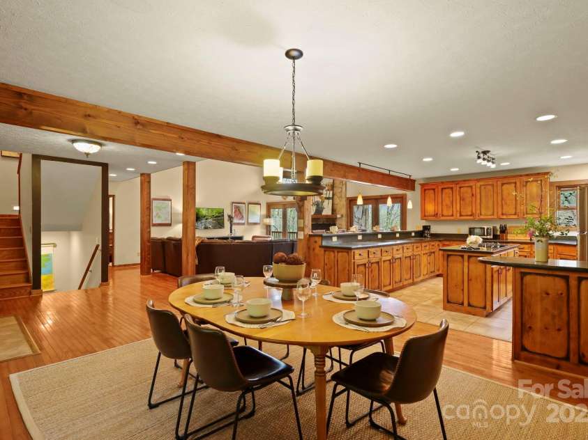 40 Ollis Ridge Lane, Elk Park, NC 28622.  MLS# CAR4268982, YatesRealty ID 18870. 