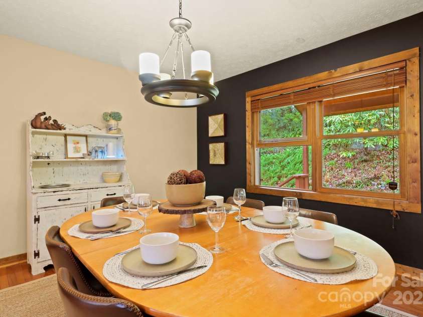 40 Ollis Ridge Lane, Elk Park, NC 28622.  MLS# CAR4268982, YatesRealty ID 18870. 