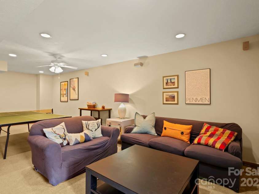 40 Ollis Ridge Lane, Elk Park, NC 28622.  MLS# CAR4268982, YatesRealty ID 18870. 