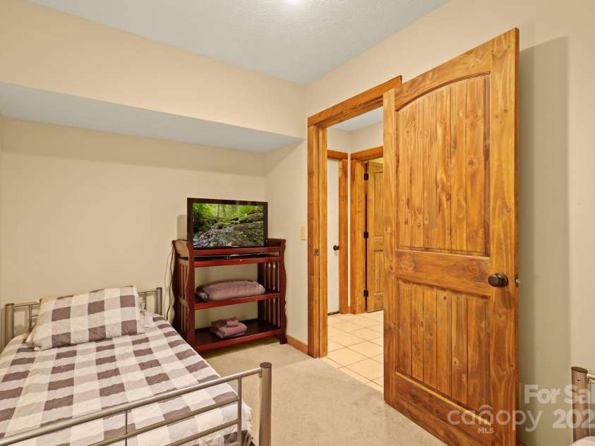 40 Ollis Ridge Lane, Elk Park, NC 28622.  MLS# CAR4268982, YatesRealty ID 18870. 