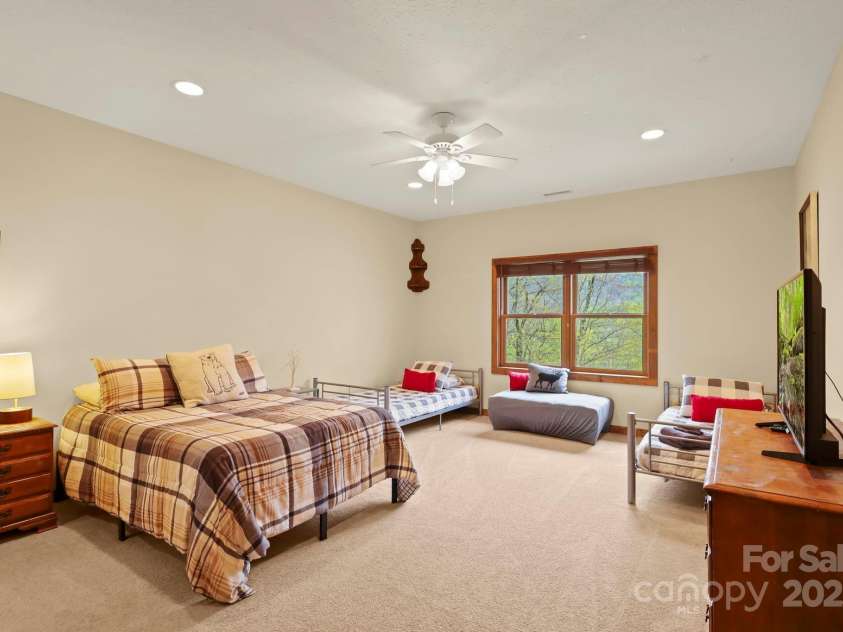 40 Ollis Ridge Lane, Elk Park, NC 28622.  MLS# CAR4268982, YatesRealty ID 18870. 