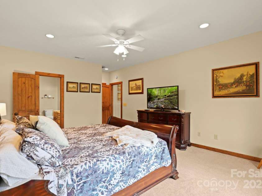 40 Ollis Ridge Lane, Elk Park, NC 28622.  MLS# CAR4268982, YatesRealty ID 18870. 