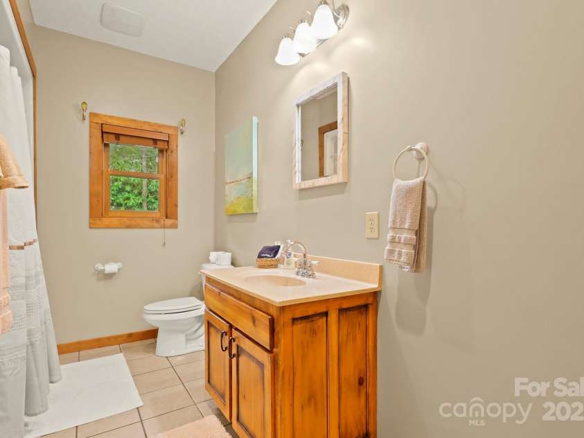 40 Ollis Ridge Lane, Elk Park, NC 28622.  MLS# CAR4268982, YatesRealty ID 18870. 